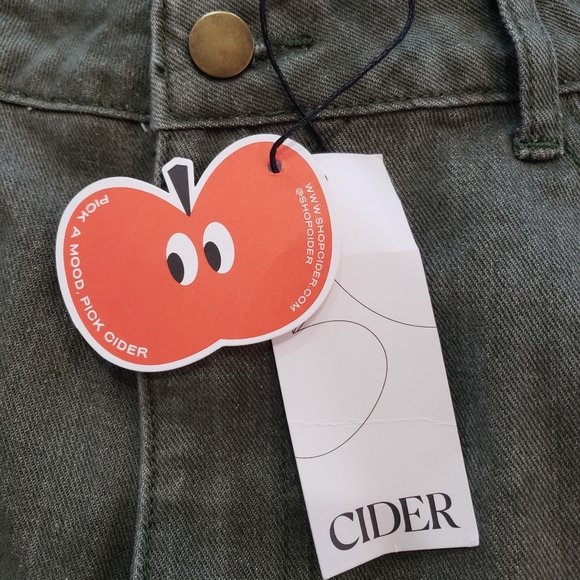 Cider Curve Green Roll up short NWT size 1X - Picture 5 of 8